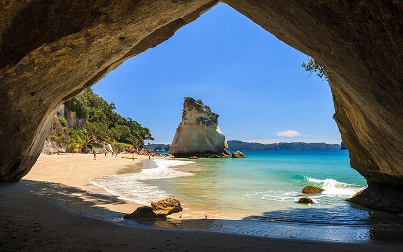 小国投资入籍开户风险有多大？安全与便利的天平如何平衡？