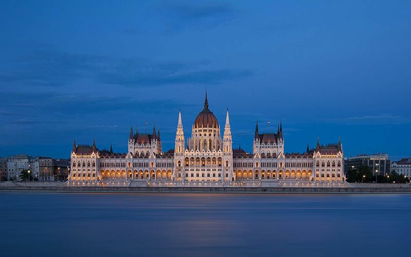 小国投资入籍费用多少？投资与身份的双重考量