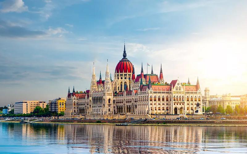 eb1a排期后要不要加急？分析与决策指南