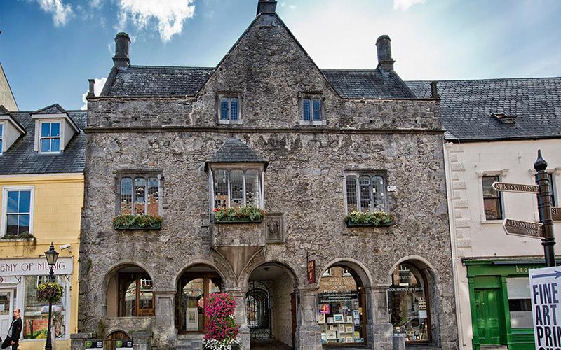 小国投资入籍出境使用多久？了解影响因素和常见问题